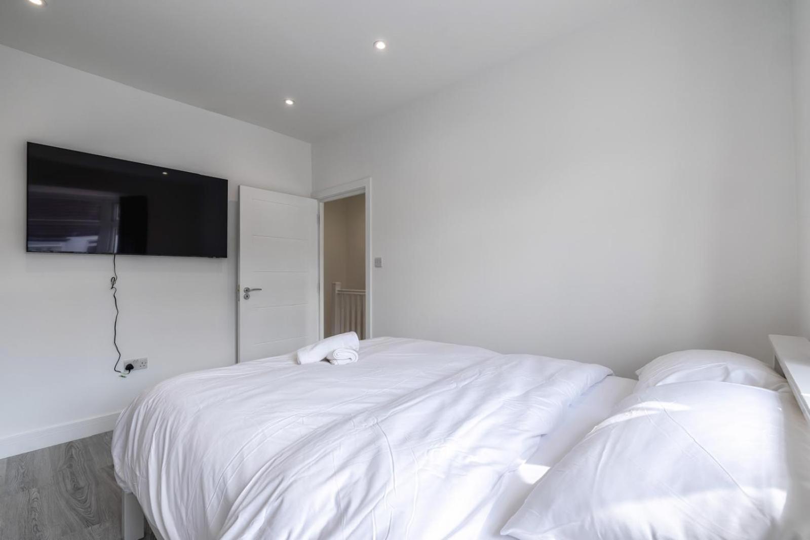 Modern Home With Driveway Parking For 2 Vehicles, Near Tottenham Hotspur Stadium, White Hart Lane Train Station London Exterior foto