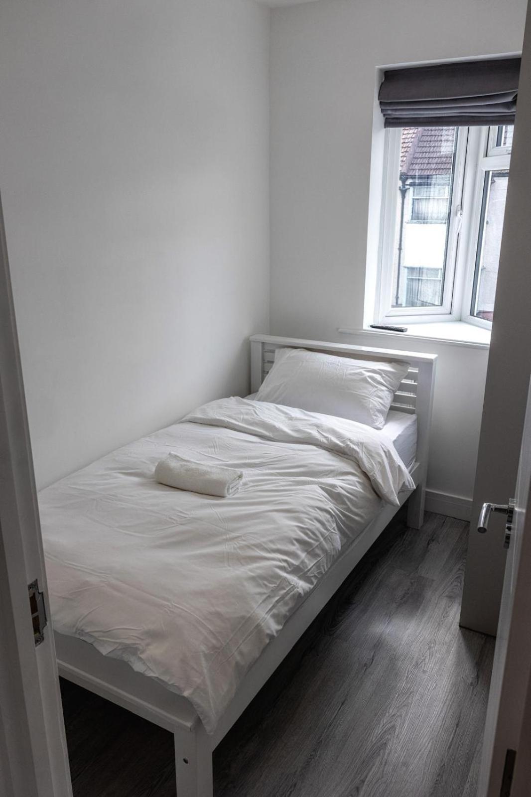 Modern Home With Driveway Parking For 2 Vehicles, Near Tottenham Hotspur Stadium, White Hart Lane Train Station London Exterior foto